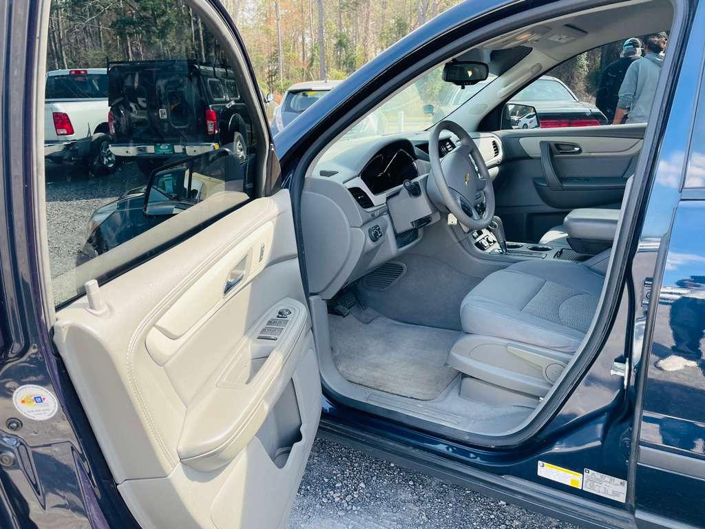 Chevrolet Traverse LS FWD w/PDC 2015