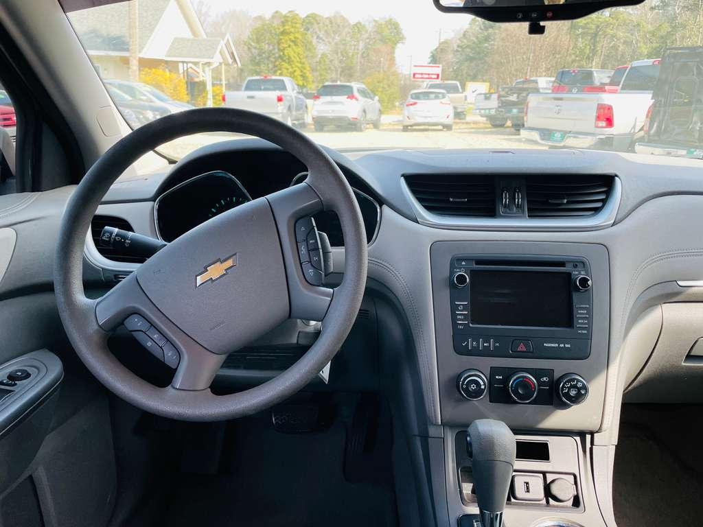 Chevrolet Traverse LS FWD w/PDC 2015