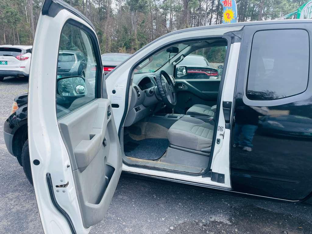 Nissan Frontier SV King Cab I4 5MT 2WD 2014