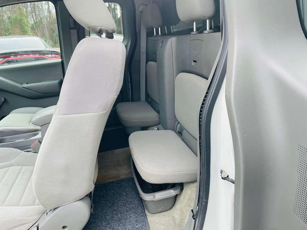 Nissan Frontier SV King Cab I4 5MT 2WD 2014