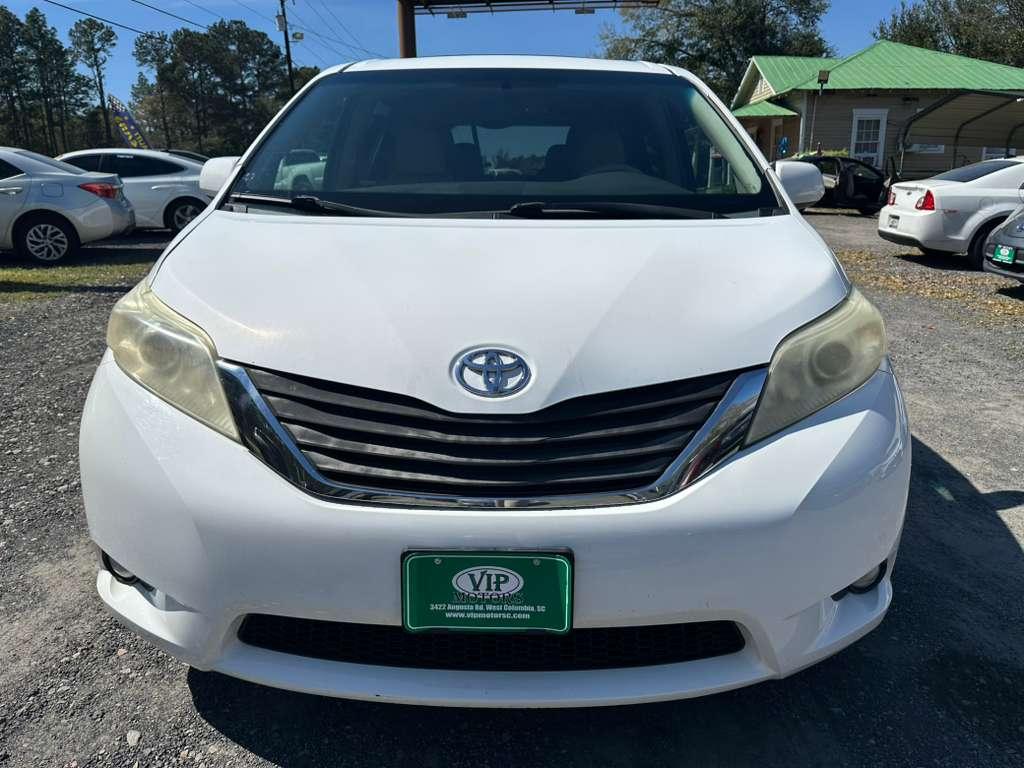 Toyota Sienna Limited 7-Pass V6 2011