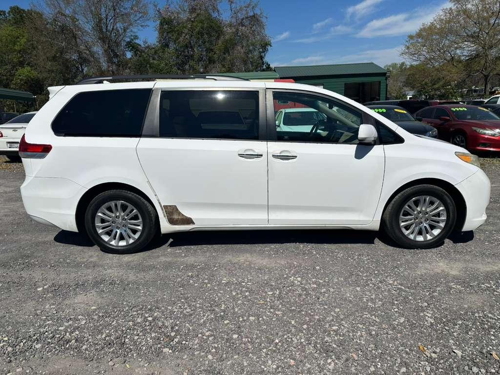 Toyota Sienna Limited 7-Pass V6 2011