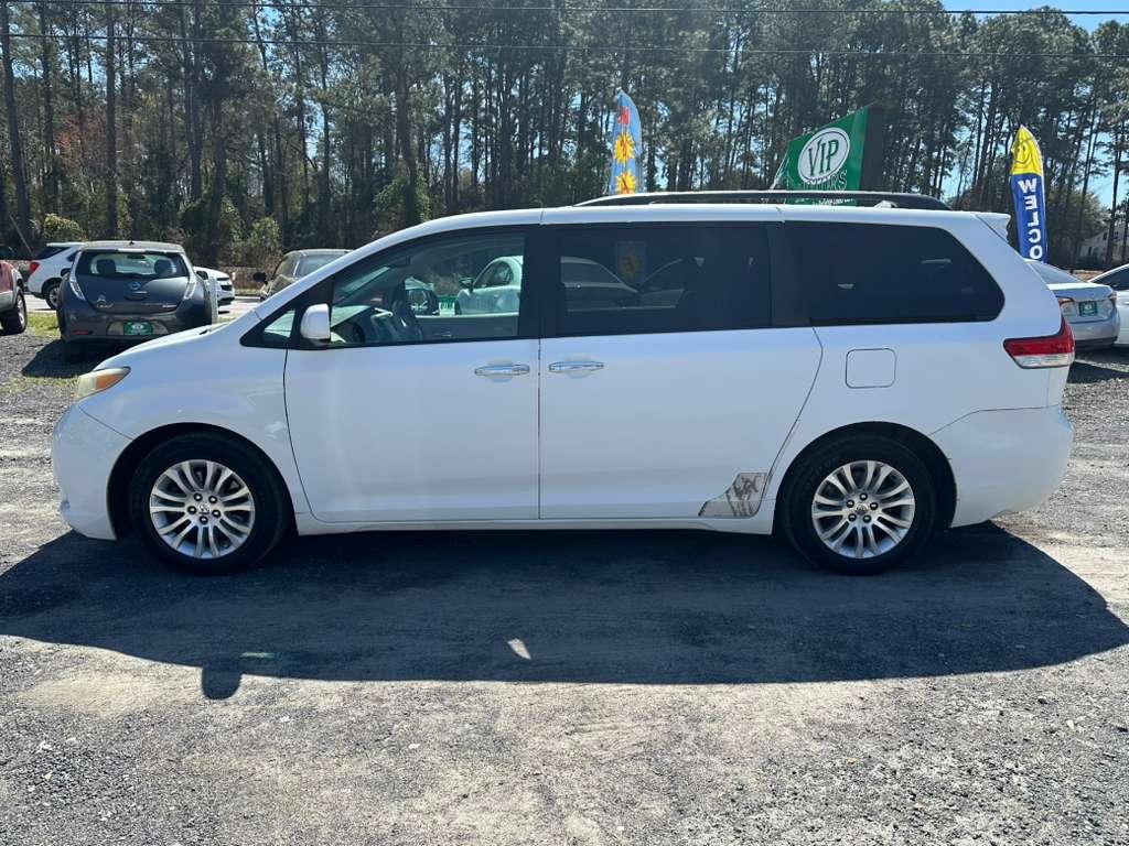 Toyota Sienna Limited 7-Pass V6 2011