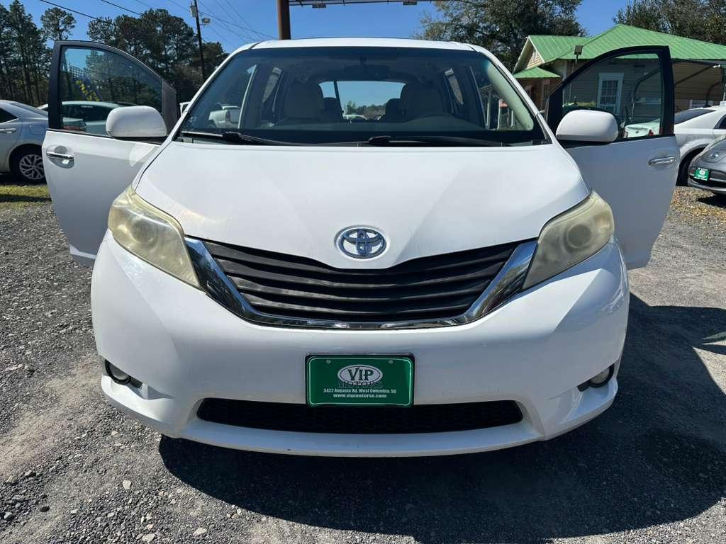 Toyota Sienna Limited 7-Pass V6 2011