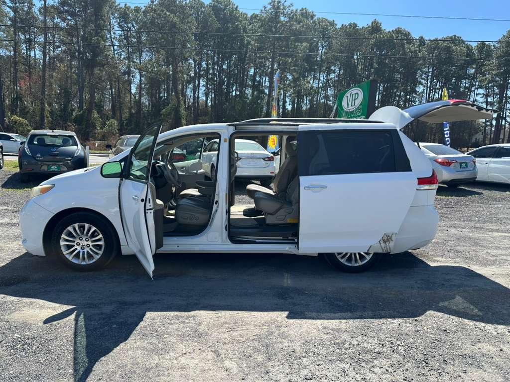 Toyota Sienna Limited 7-Pass V6 2011