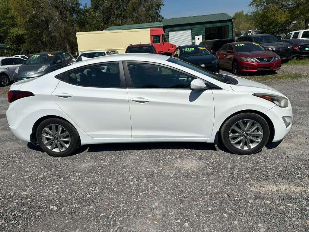 Hyundai Elantra SE 6AT 2015