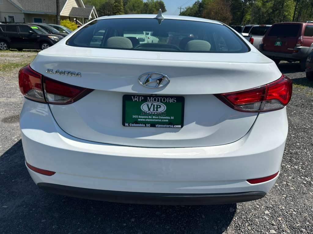 Hyundai Elantra SE 6AT 2015