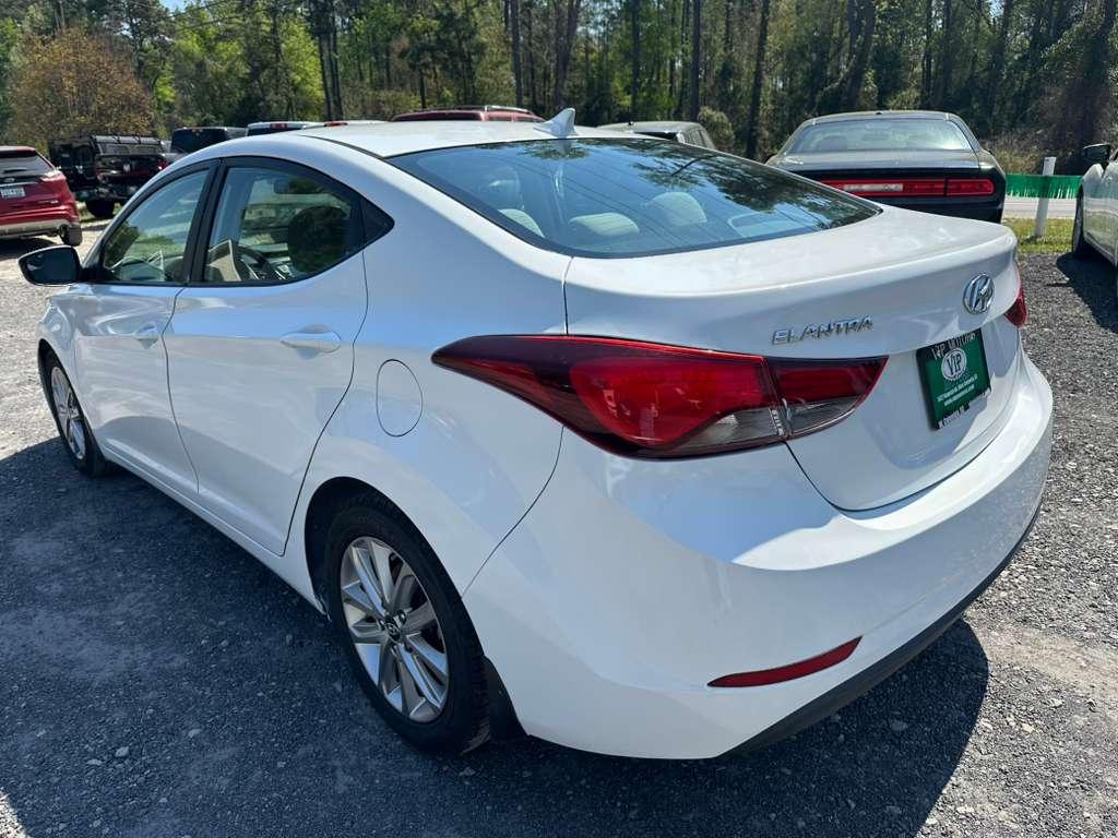 Hyundai Elantra SE 6AT 2015