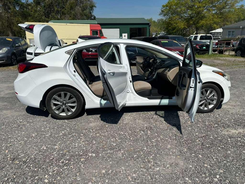 Hyundai Elantra SE 6AT 2015