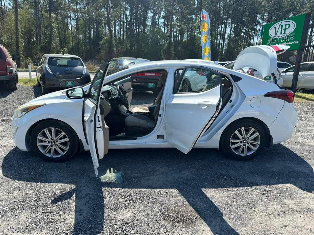 Hyundai Elantra SE 6AT 2015