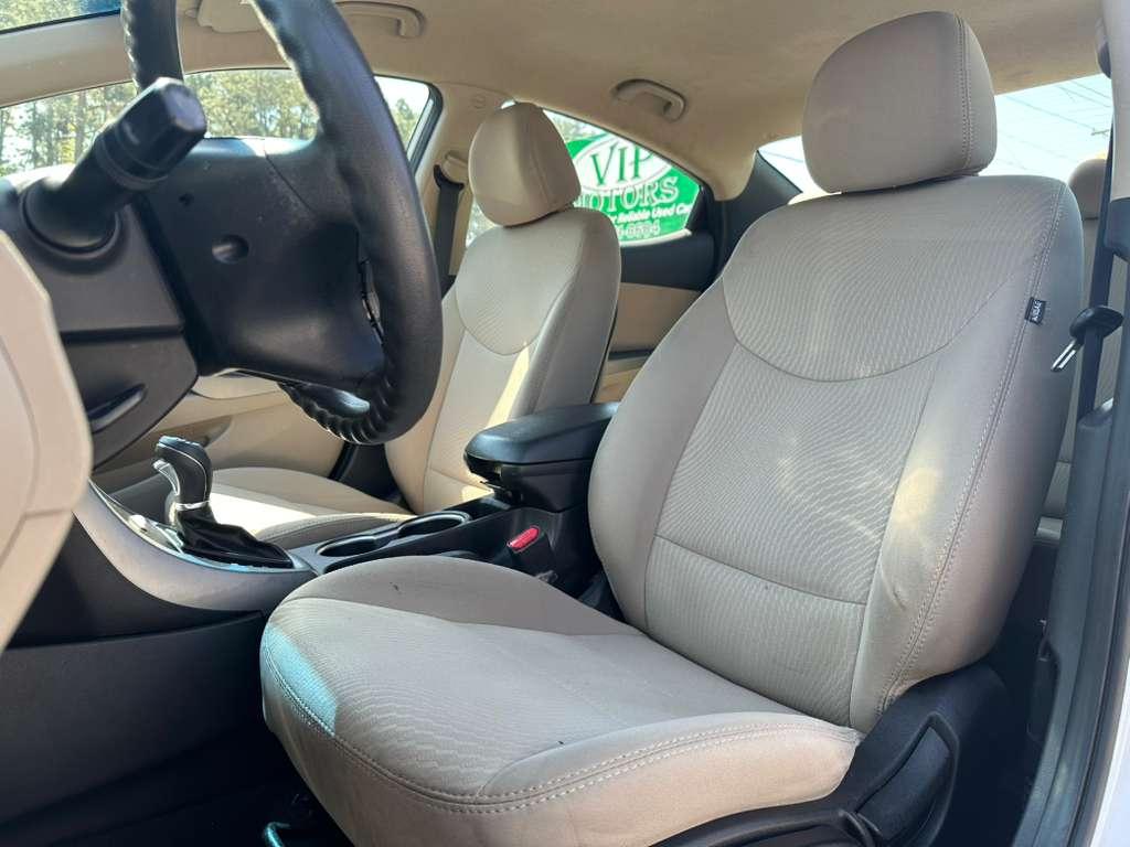 Hyundai Elantra SE 6AT 2015