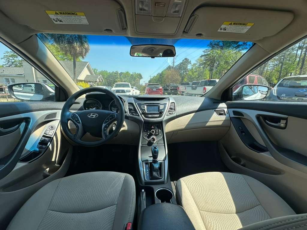 Hyundai Elantra SE 6AT 2015