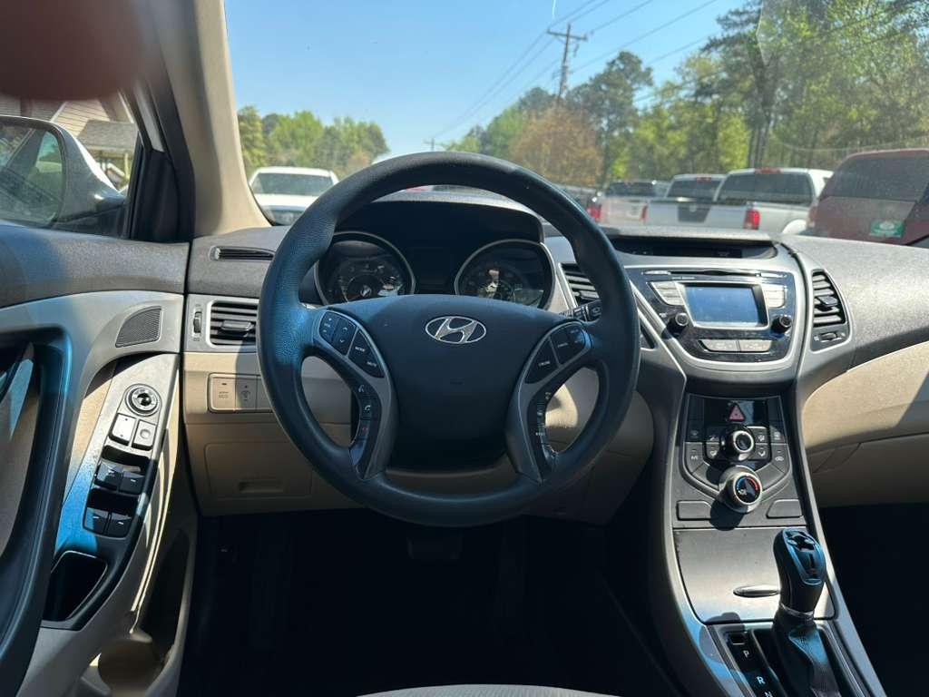 Hyundai Elantra SE 6AT 2015