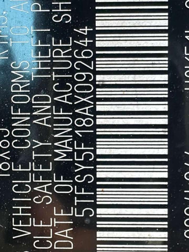 Toyota Tundra Limited 5.7L Double Cab 2WD 2010