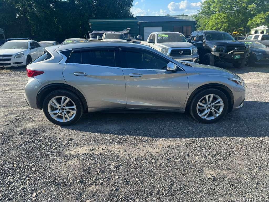 Infiniti QX30 Base 2017