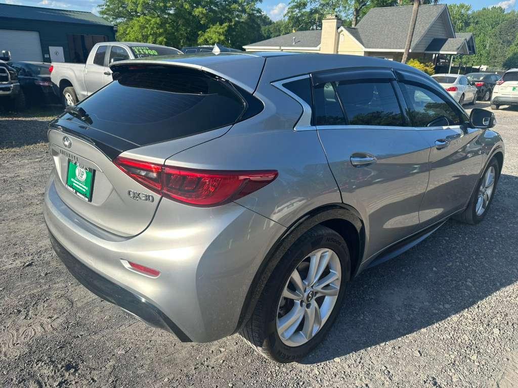 Infiniti QX30 Base 2017