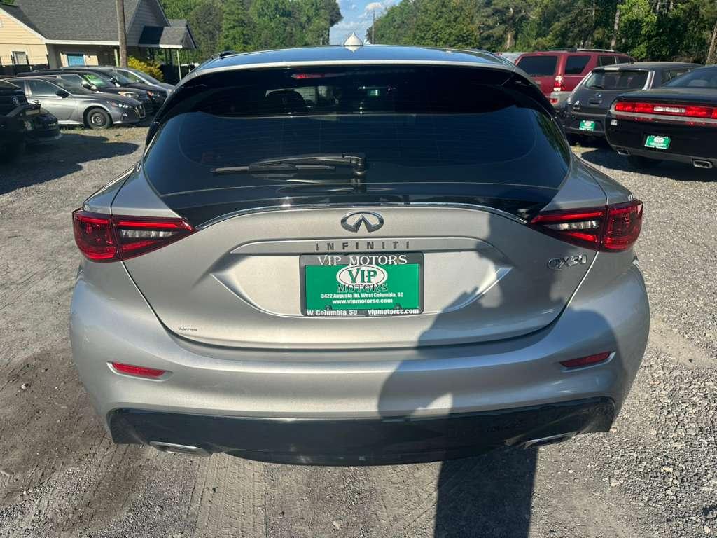 Infiniti QX30 Base 2017