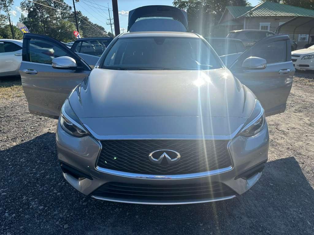 Infiniti QX30 Base 2017