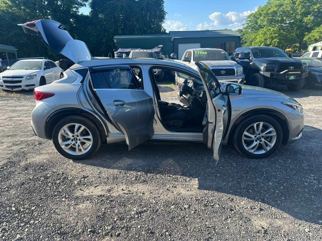 Infiniti QX30 Base 2017