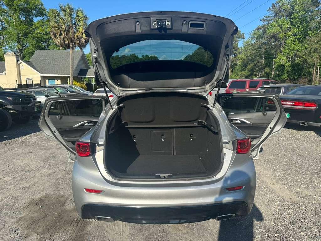 Infiniti QX30 Base 2017