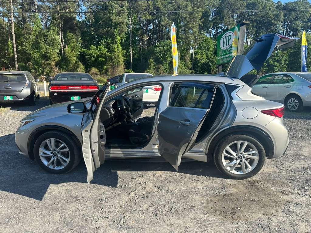 Infiniti QX30 Base 2017