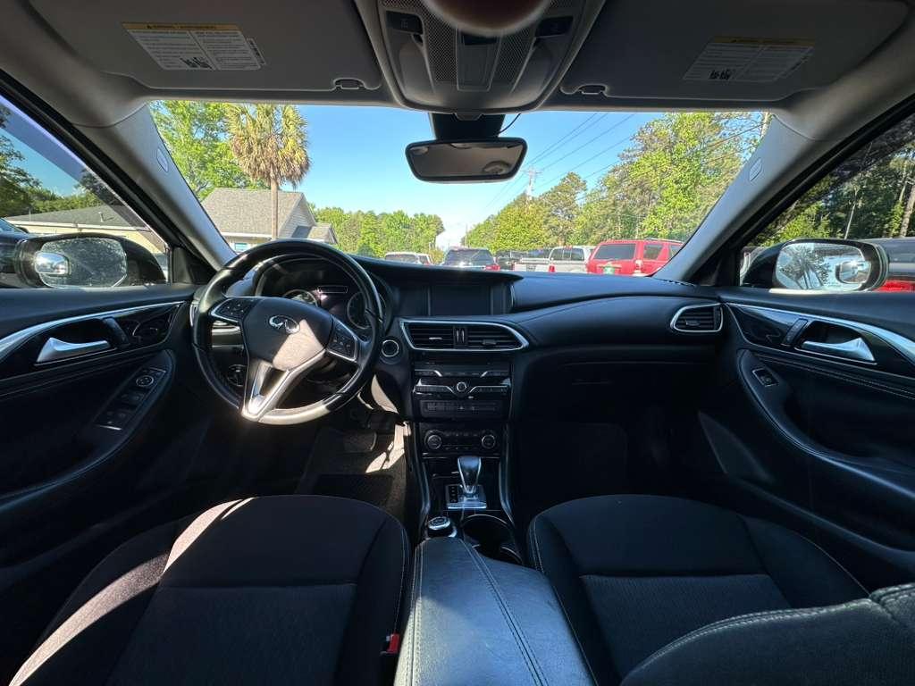 Infiniti QX30 Base 2017