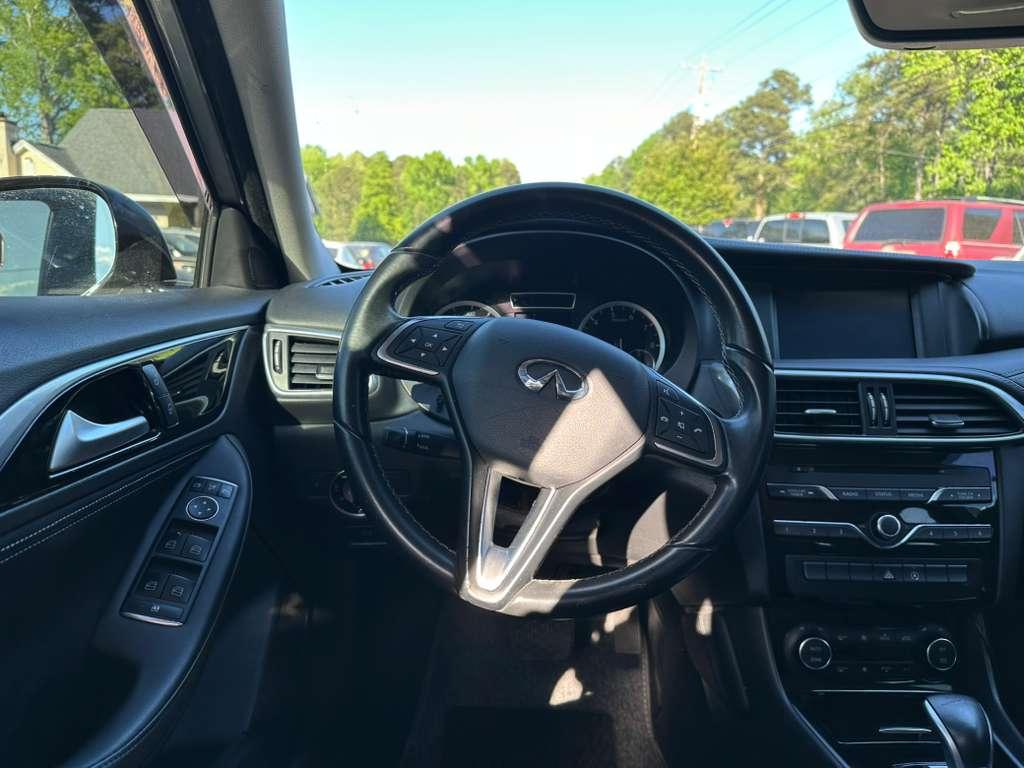 Infiniti QX30 Base 2017