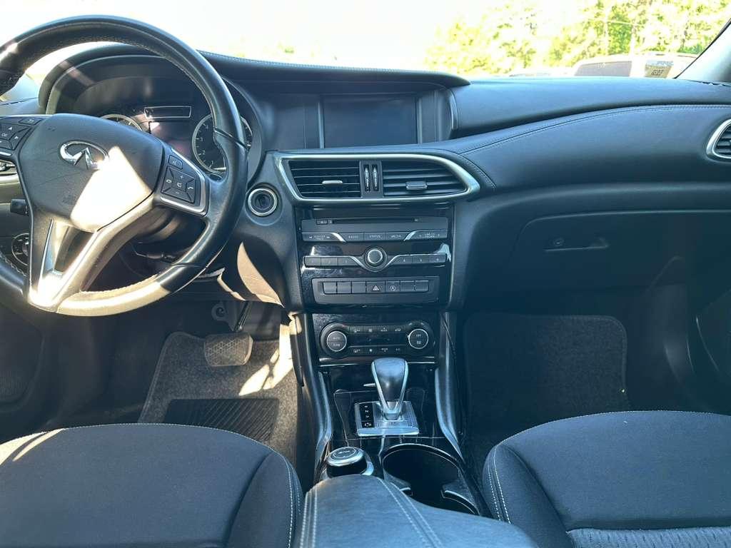 Infiniti QX30 Base 2017