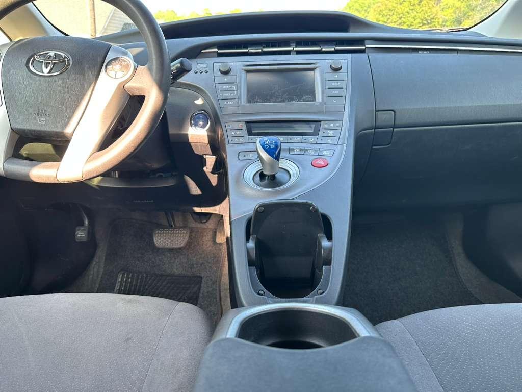 Toyota Prius Prius V 2012