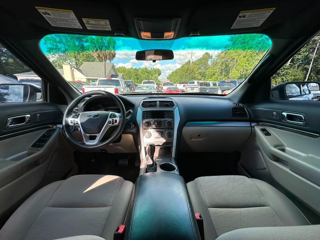 Ford Explorer Base FWD 2013