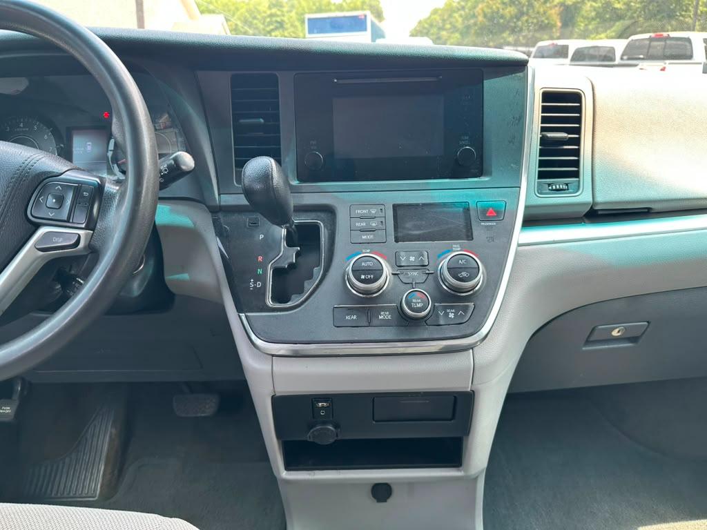 Toyota Sienna L 7-Passenger 2017