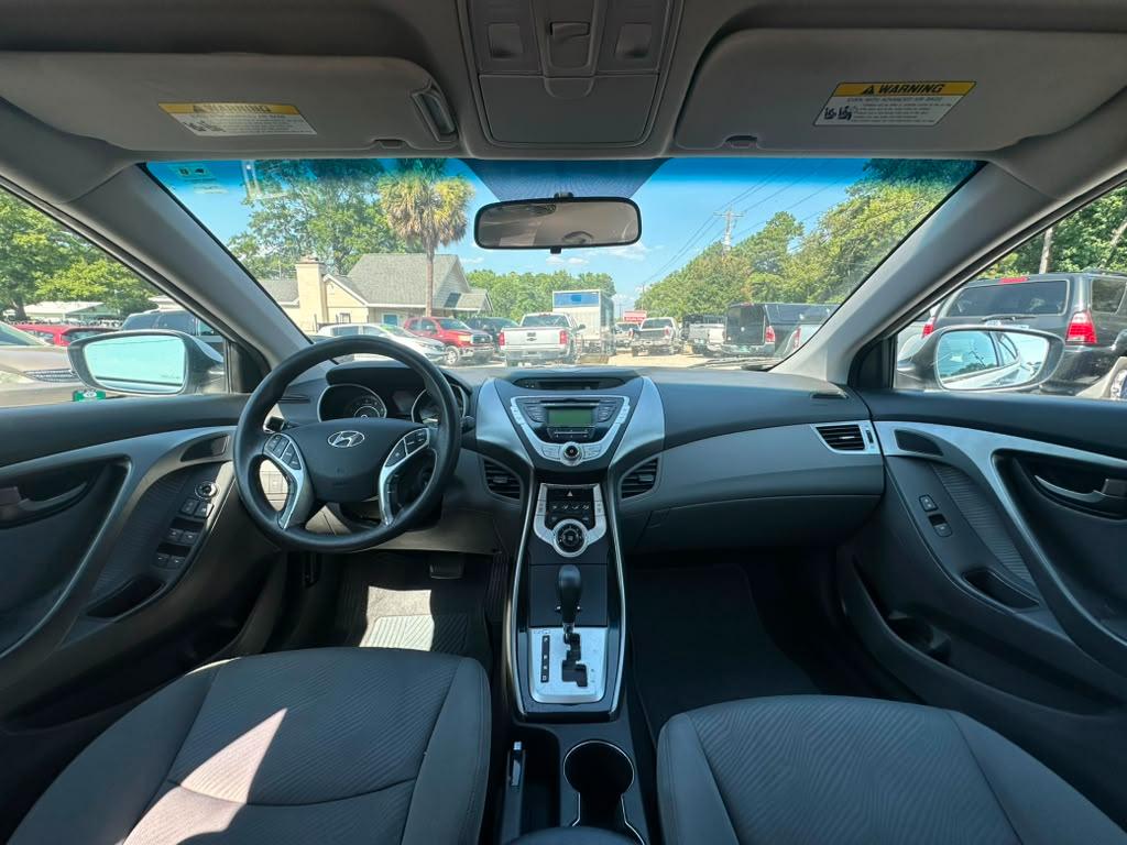 Hyundai Elantra Limited 2011