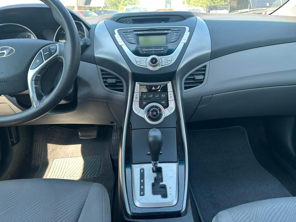 Hyundai Elantra Limited 2011