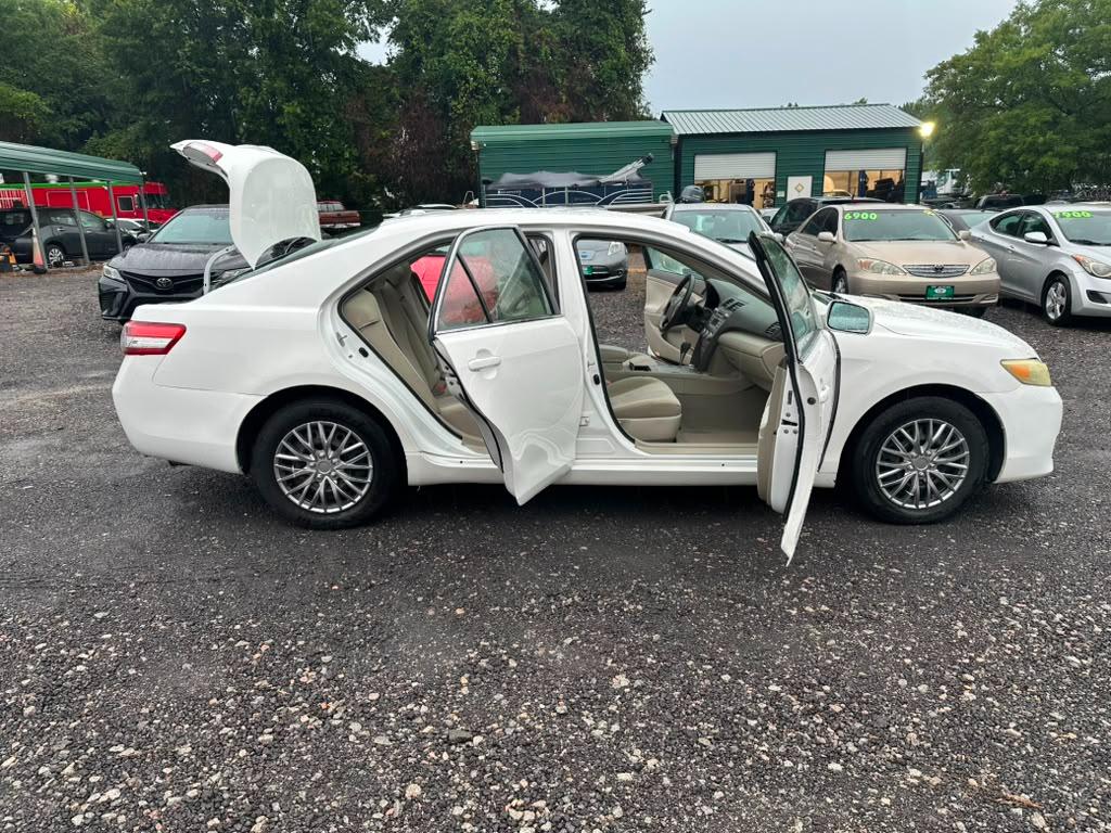 Toyota Camry SE 6-Spd MT 2010