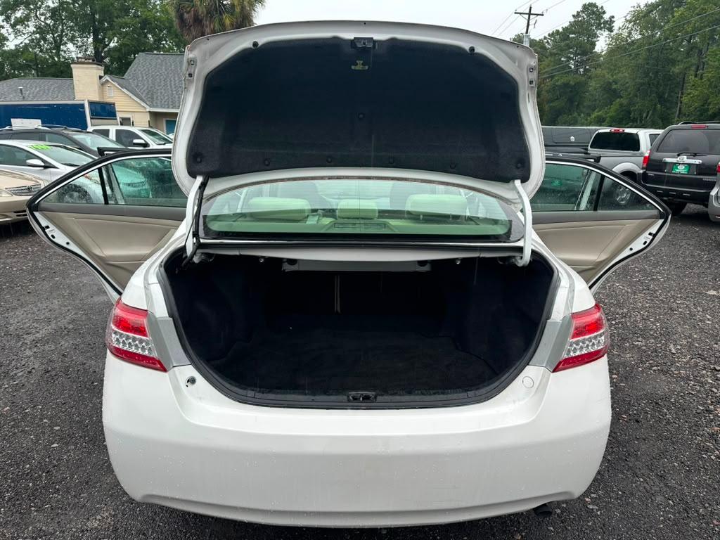 Toyota Camry SE 6-Spd MT 2010