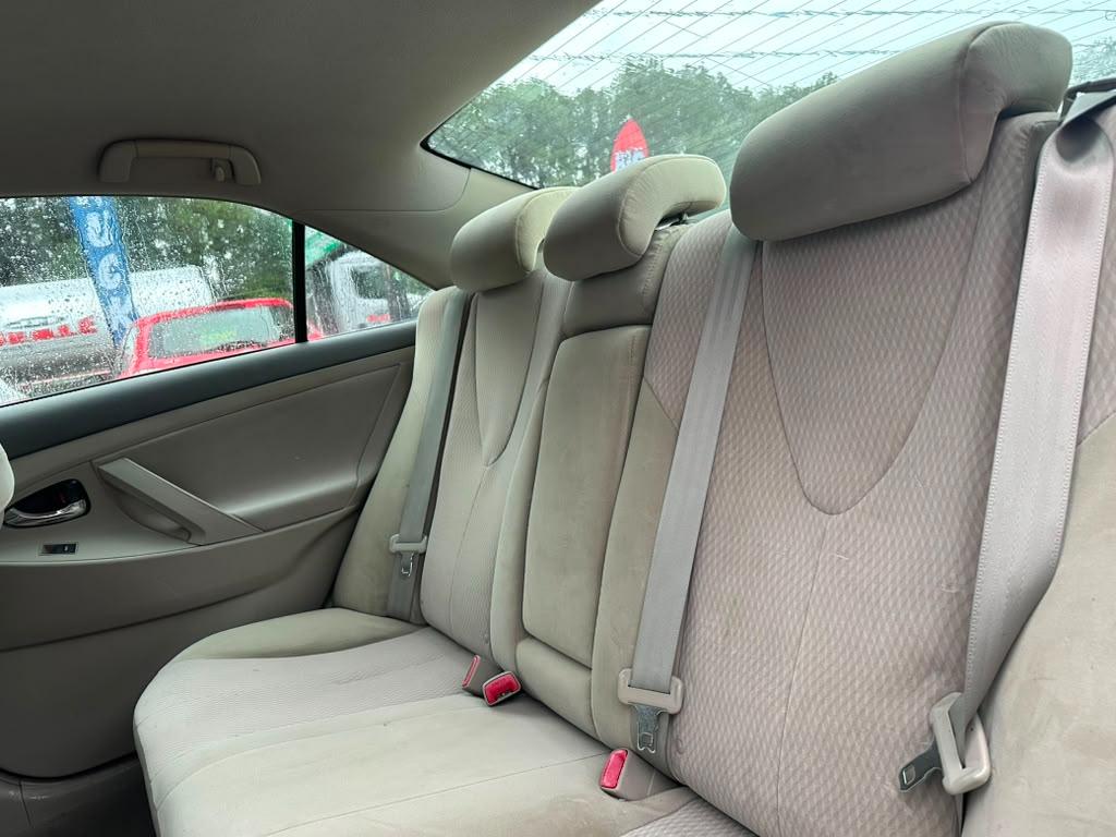Toyota Camry SE 6-Spd MT 2010
