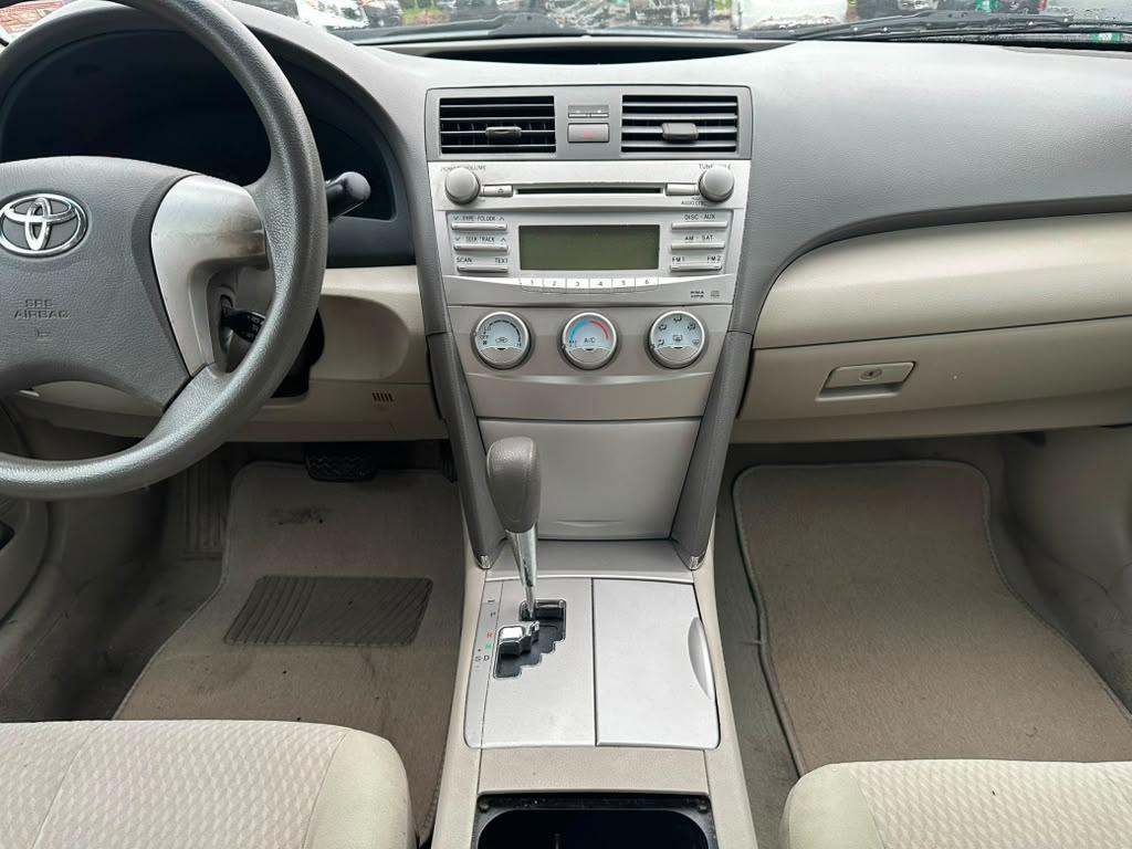 Toyota Camry SE 6-Spd MT 2010