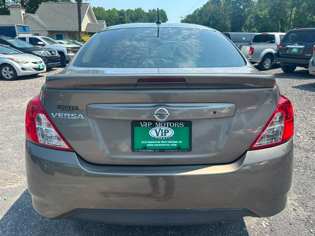 Nissan Versa 1.6 S 5M 2016