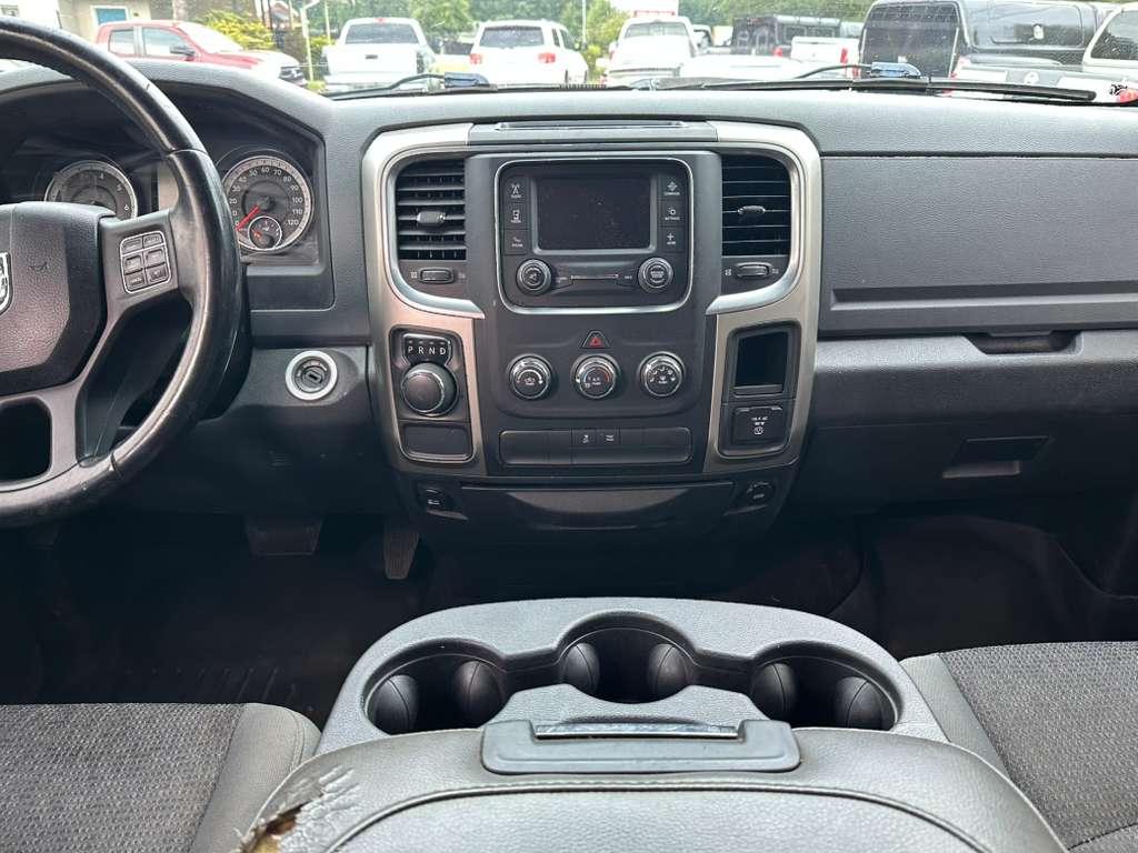 RAM 1500 SLT Quad Cab 2WD 2015