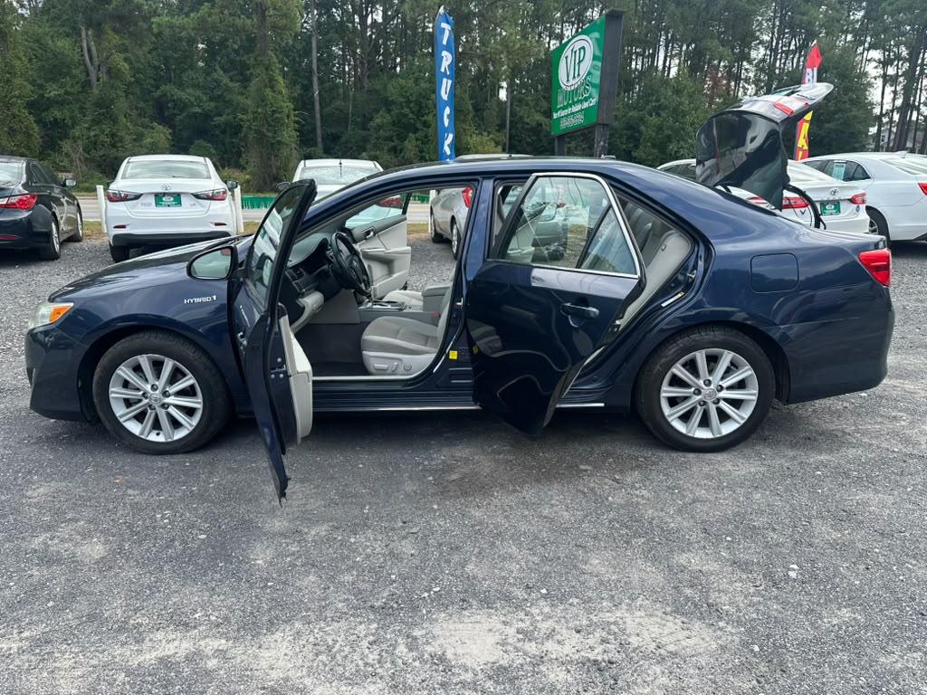 Toyota Camry Hybrid XLE 2014