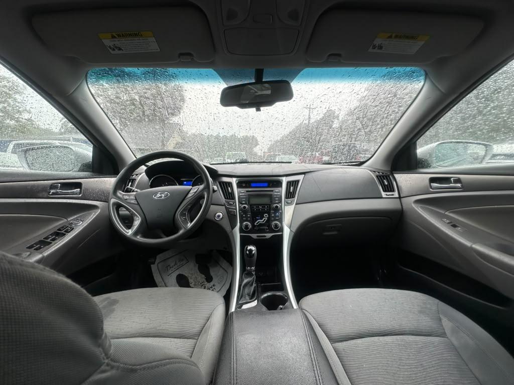 Hyundai Sonata Hybrid Sedan 2012