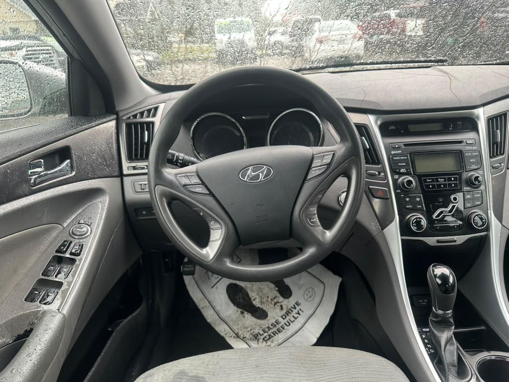 Hyundai Sonata Hybrid Sedan 2012