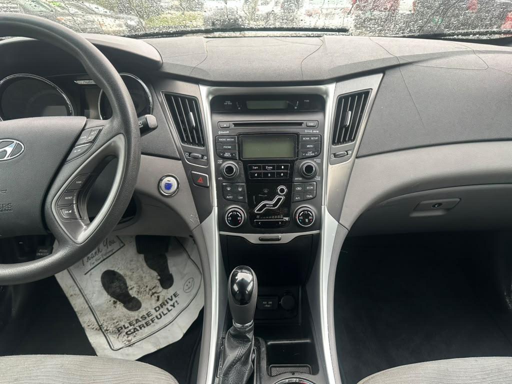 Hyundai Sonata Hybrid Sedan 2012