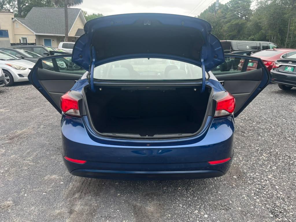 Hyundai Elantra SE 6AT 2015