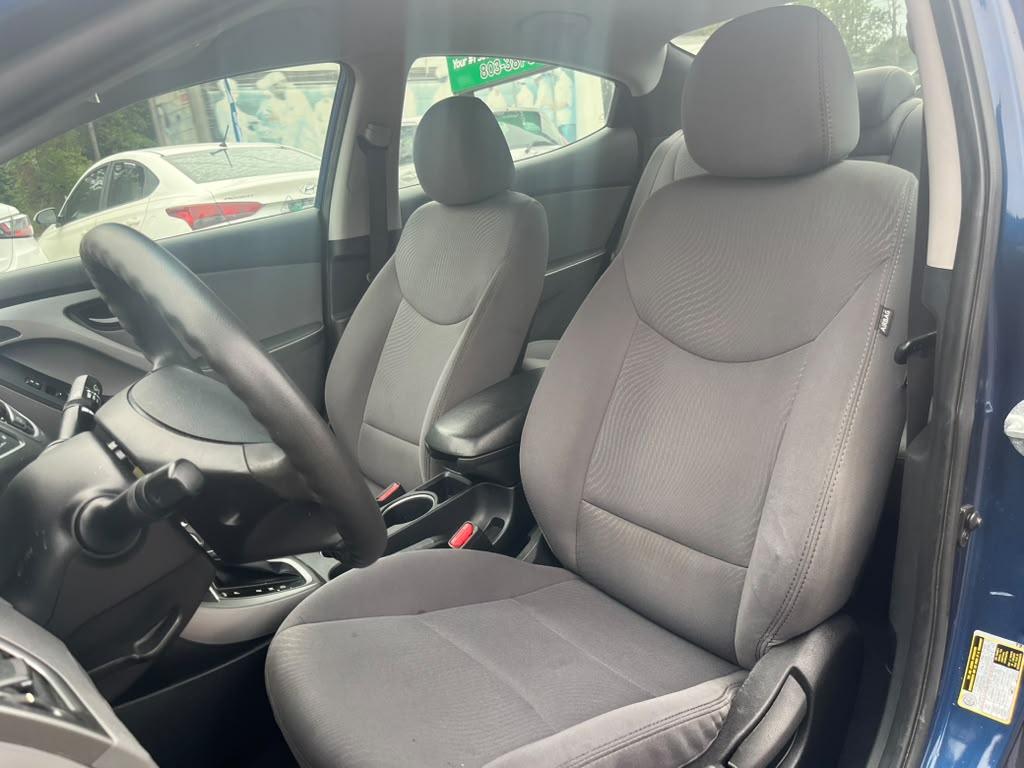 Hyundai Elantra SE 6AT 2015