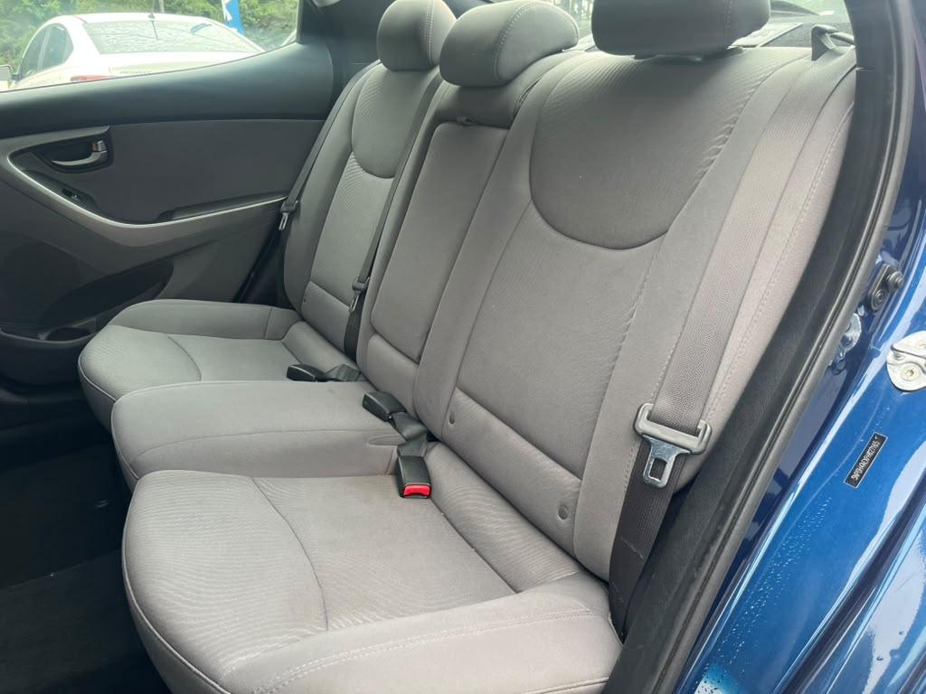 Hyundai Elantra SE 6AT 2015