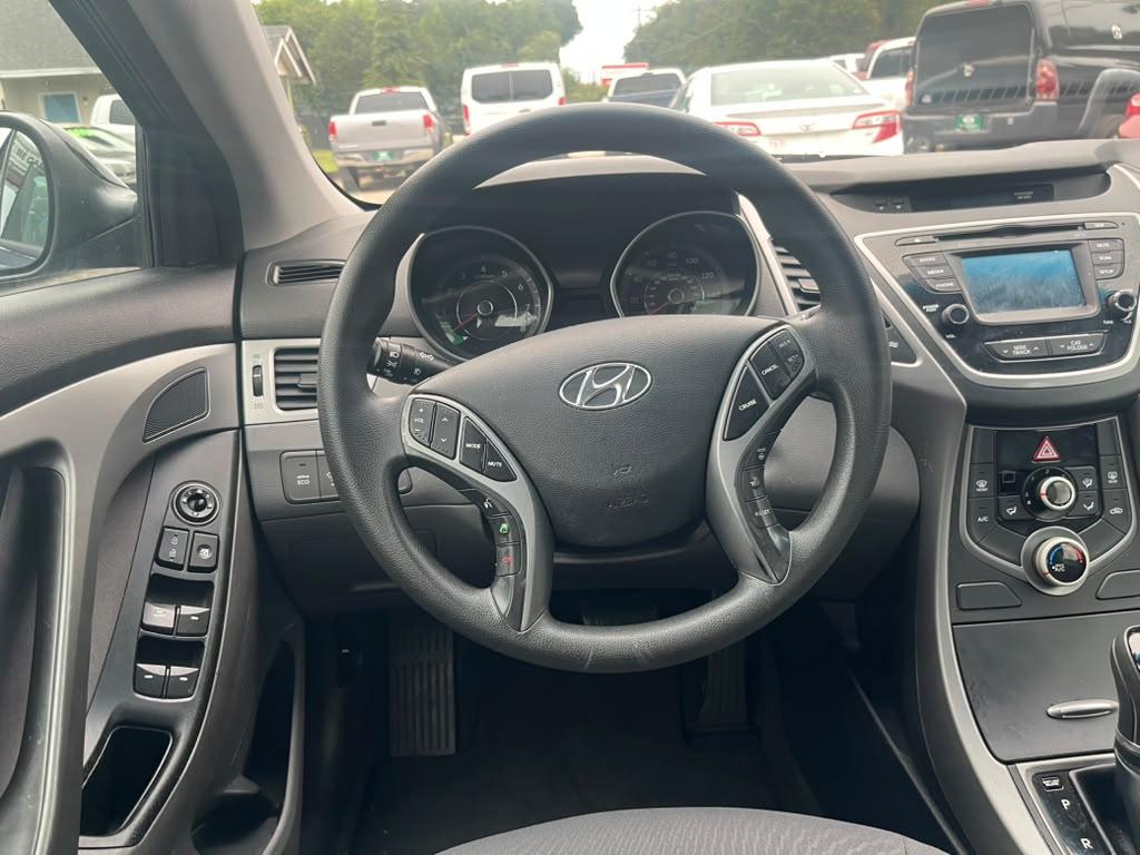 Hyundai Elantra SE 6AT 2015