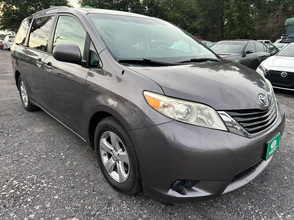 Toyota Sienna LE FWD 8-Passenger V6 2013