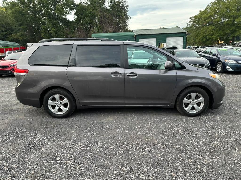 Toyota Sienna LE FWD 8-Passenger V6 2013