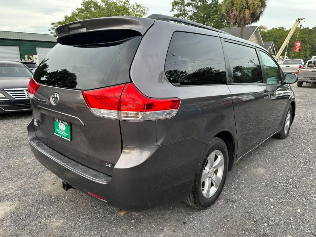 Toyota Sienna LE FWD 8-Passenger V6 2013